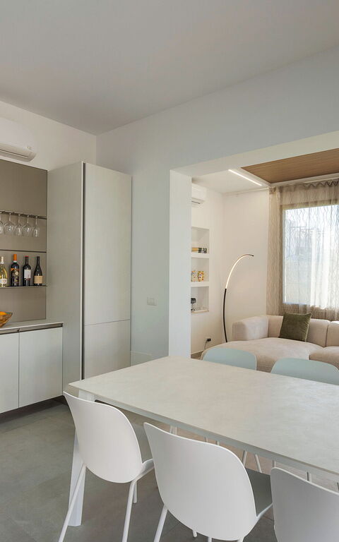 Arabel: Dining Room, Kitchen