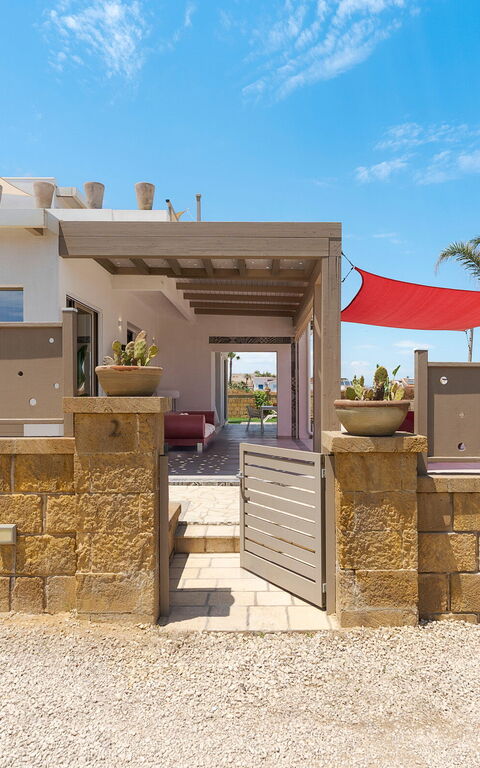 Arabel Plus: Main Entrance