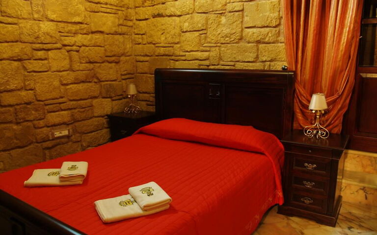 Accommodation Suite Price Elias: Bedroom