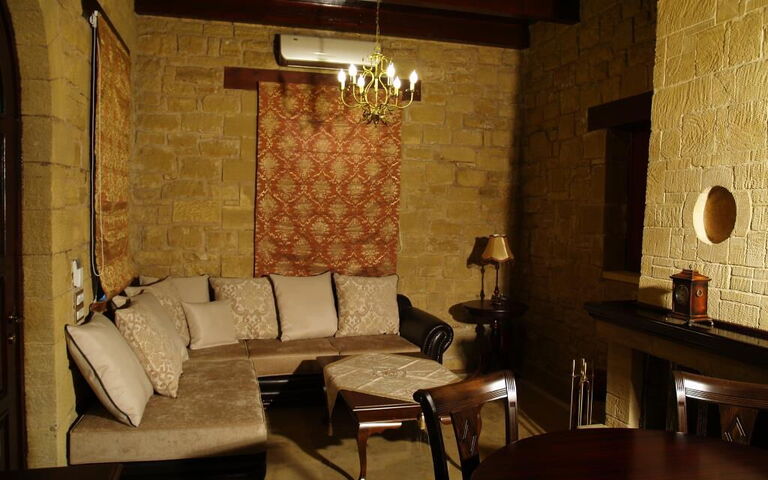 Accommodation Suite Queen Angela