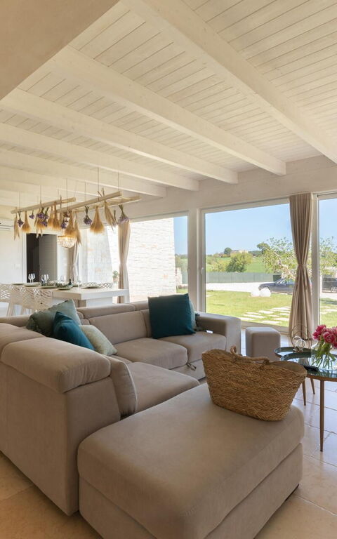 Villa Calanthia: Living Room