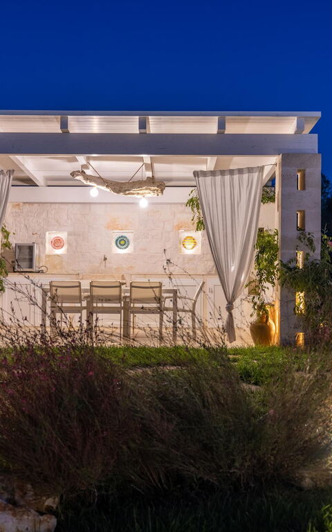 Villa Calanthia: Balcony / Terrace / Patio, Building Exterior, Garden, Outdoor