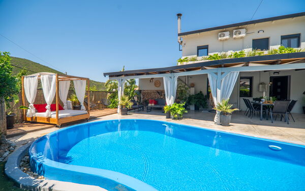 Casa del Miele: Building Exterior, Outdoor, Pool