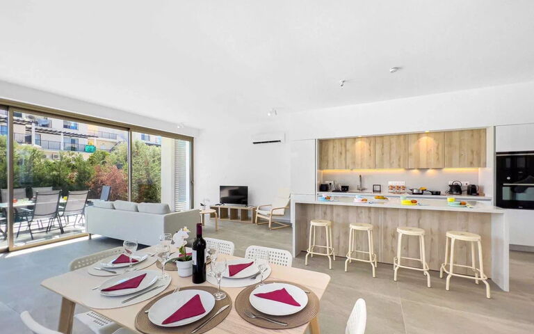 Azure Seaview- Garnet Villa: Dining Room