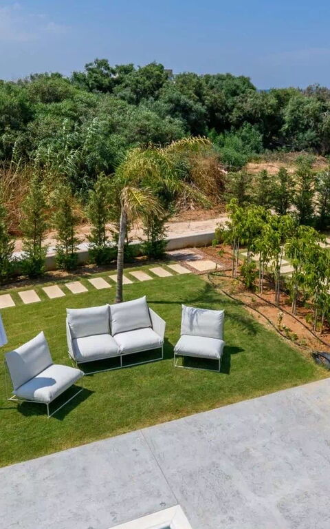 By the Beach - Blue Topaz Villa: Building Exterior, Garden, Outdoor