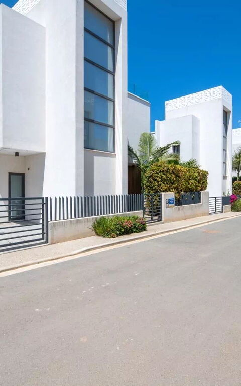 By the Beach - Blue Topaz Villa: Main Entrance