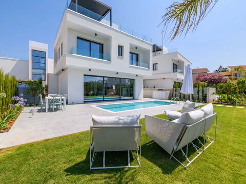 By the Beach - Blue Topaz Villa