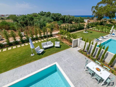By the Beach - Blue Topaz Villa