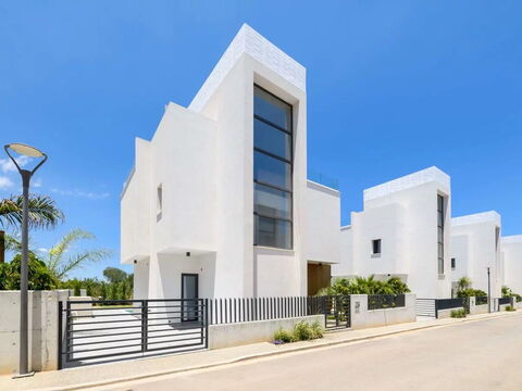 By the Beach - Blue Topaz Villa