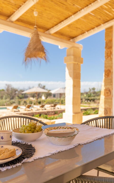 Villa del Cedro: Balcony / Terrace / Patio, Building Exterior, Outdoor