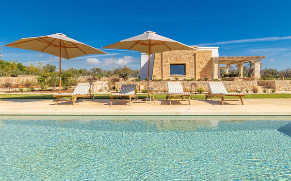 Villa del Cedro: Building Exterior, Outdoor, Pool