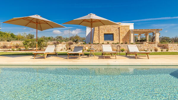 Villa del Cedro: Building Exterior, Outdoor, Pool