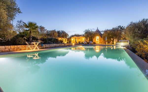 Sentiero della Valle: Bedroom, Building Exterior, Outdoor, Pool
