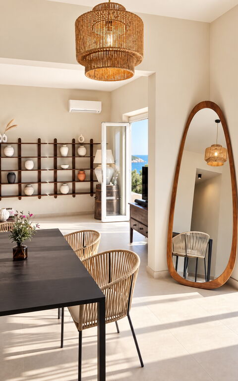Roc Villa: Dining Room, Living Room