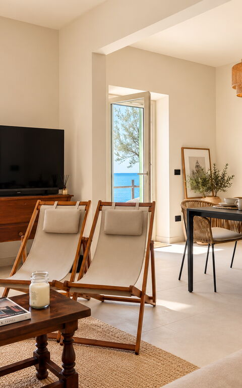 Roc Villa: Dining Room, Living Room, Scenic View