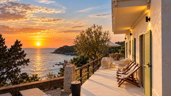 Roc Villa: Building Exterior, Outdoor, Scenic View