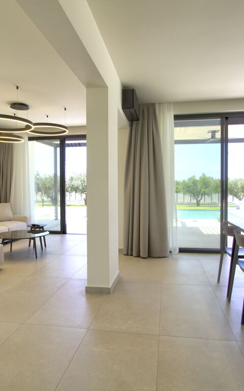 Villa Watanave: Dining Room, Living Room