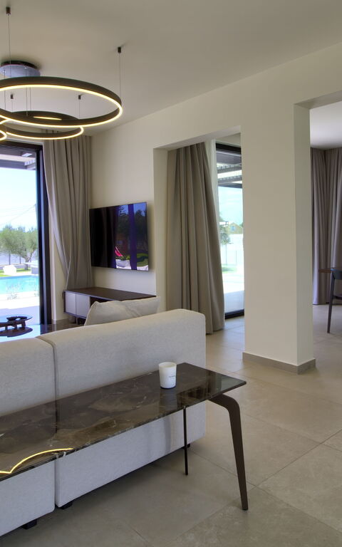 Villa Watanave: Dining Room, Living Room