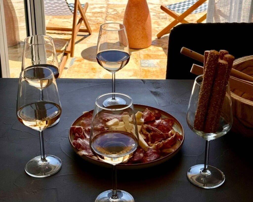 At Posarelli Villas, we believe that the true art of hospitality lies in the details.